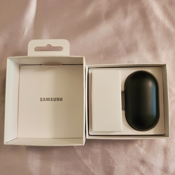 Authentic Samsung galaxy buds - Picture 5 of 5